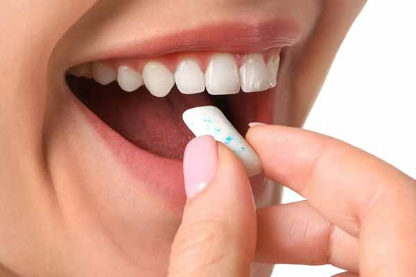 جلوگیری از پوسیدگی دندان‌ها و بهبود سلامت دهان با جویدن آدامس
